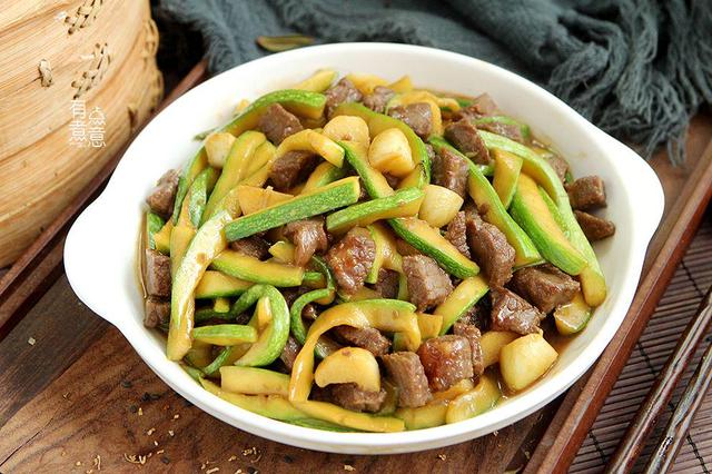 牛肉包饺子和什么蔬菜搭配最好，牛肉饺子馅配什么蔬菜（分享5种绝佳搭配）