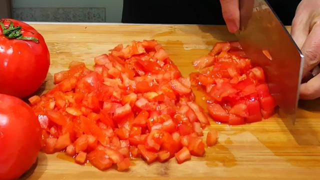 鸡蛋汤怎么做好吃，鸡蛋汤怎么煮才好吃又营养（做蛋花汤好吃有诀窍）