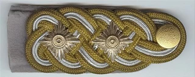 三星两杠什么军衔，关于军衔等级介绍（二战德国党卫军军衔简介）