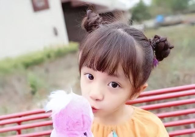 儿童头发怎么编好看简单好学，头发怎样编才好看儿童（小女孩简易梳头教程）