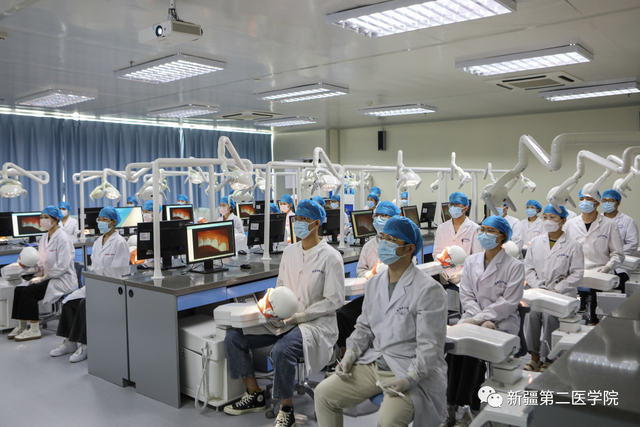 新疆第二医学院是公办吗，新疆第二医学院怎么样（我在新疆第二医学院等你）