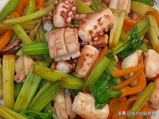 蒜薹西葫芦炒鸡蛋，蒜薹西葫芦炒鸡蛋怎么炒（八道家常菜养肝健脾）