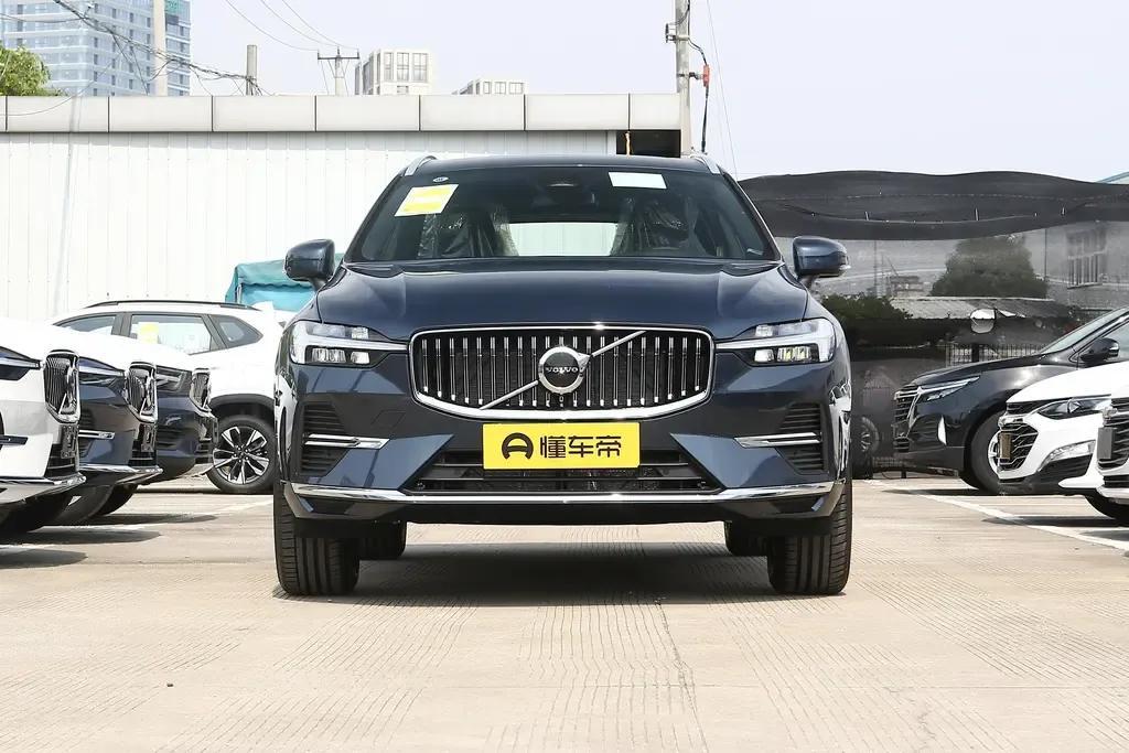 沃尔沃xc60报价及图片（2023款沃尔沃XC60售价37.79万-47.49万）