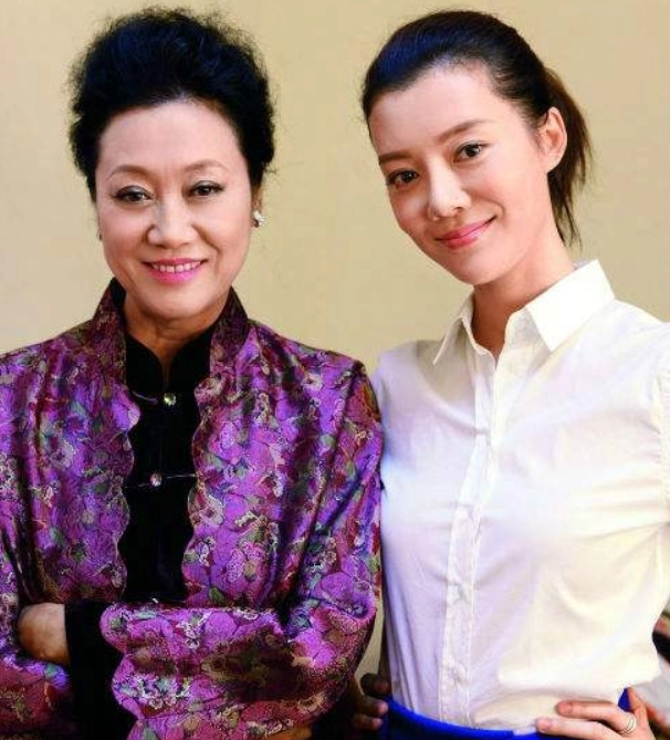 鲍莉和鲍蕾是什么关系，鲍莉和鲍蕾（腾格尔玲花关系不一般）