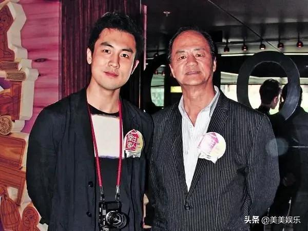 王浩信恭喜陈自瑶获奖!被扒在老婆孕期出轨,曾和小三同台领奖