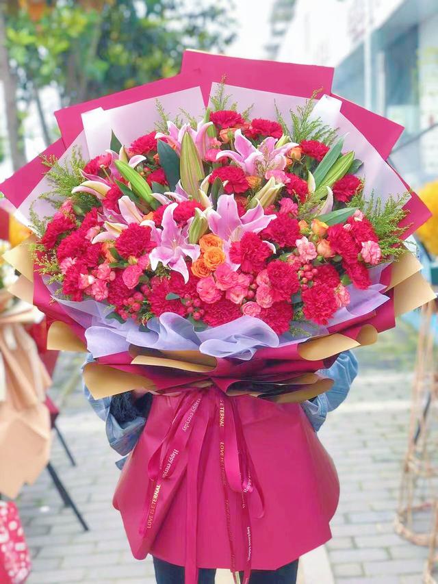 红康乃馨的花语和寓意，让她成为朋友圈女王