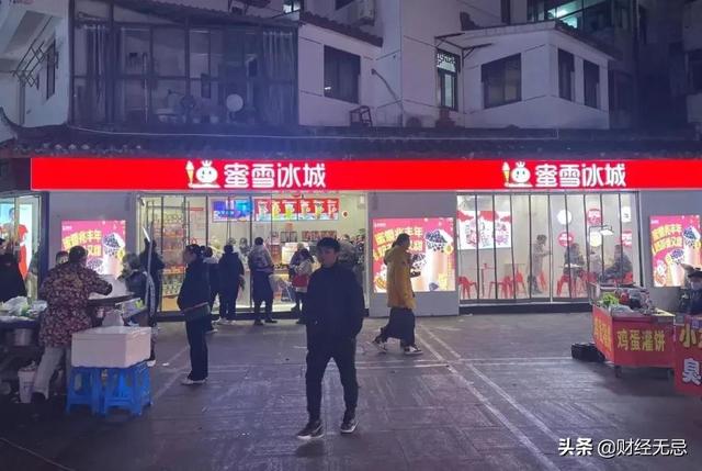 奶茶店工作累吗，在奶茶店上班怎么样（五线小城的奶茶店和你想的不一样）