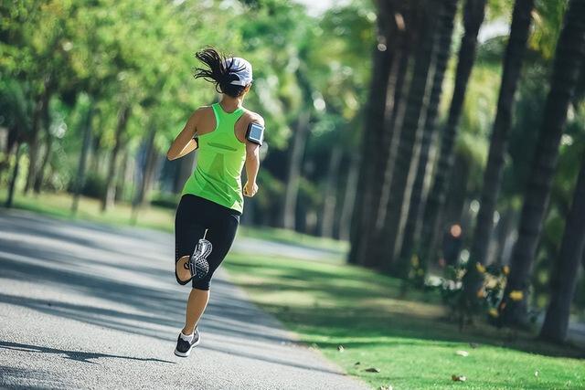 如何慢跑健身，如何训练慢跑（可以消耗多少热量）