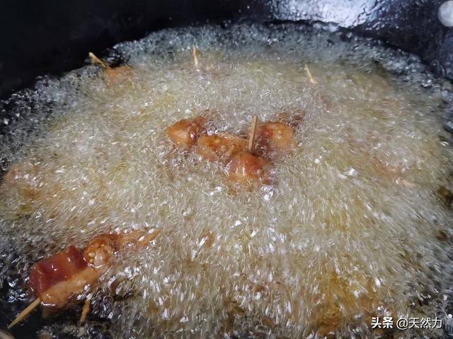 牙签肉的做法，外酥内嫩、酥香可口的牙签肉（牙签牛肉串的做法步骤）