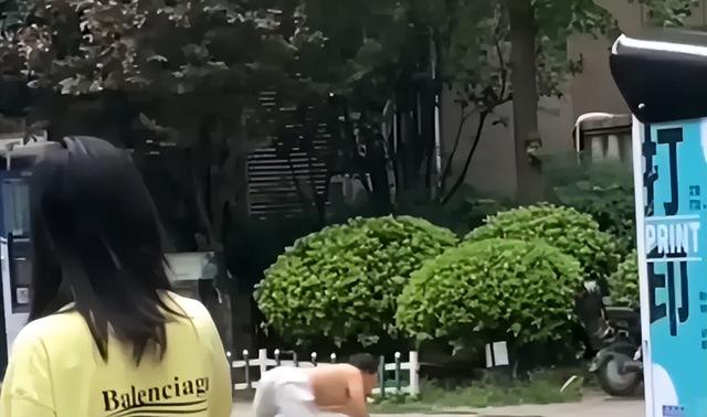 狂犬病会学狗叫吗，怎么判断人得了狂犬病会学狗叫吗（男子趴地学狗叫咬伤路人）