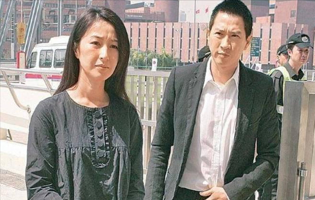 关咏荷弟弟不幸去世，张家辉称已办妥后事，妻子心情平复不愿再提