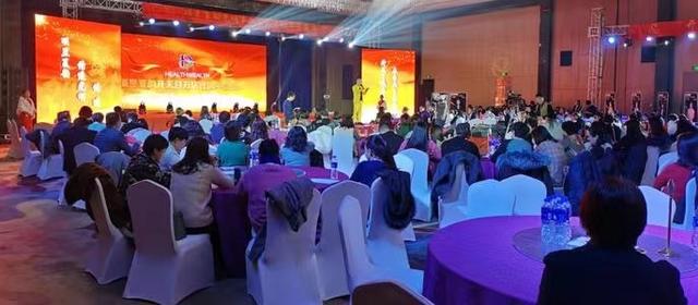 年会唱什么歌好，适合年会演唱的歌曲 （你挑选5首年会开幕音乐）