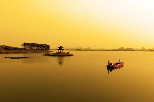 广西有哪些景点值得去，广西有哪些景点值得去看（快把广西这些游玩不累、老少皆宜的山湖美景安排上~）