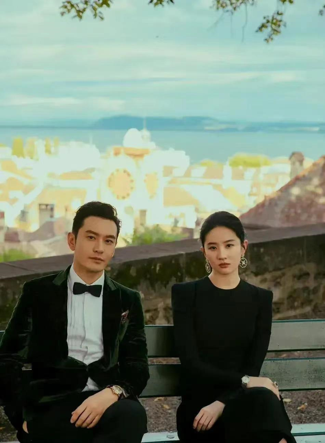 刘亦菲和谁合影都是一脸严肃，刘亦菲与黄晓明罕见合体