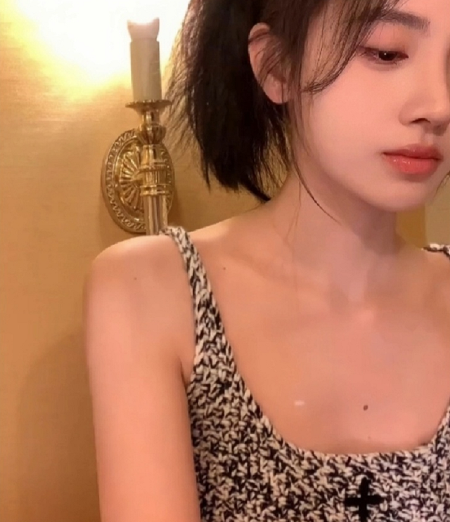 鞠婧祎照片，鞠婧祎照片仙气可爱（千年美女鞠婧祎浴室唱歌）