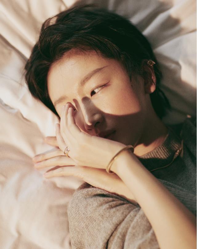 “取向成谜”周冬雨：曾当众内涵马思纯，后与王菲女儿关系引非议