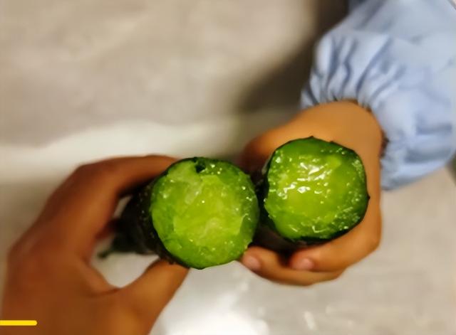 黄瓜冻了还能吃吗，黄瓜冻了还能吃么（天津一女子想吃冰镇黄瓜起先冻太硬）