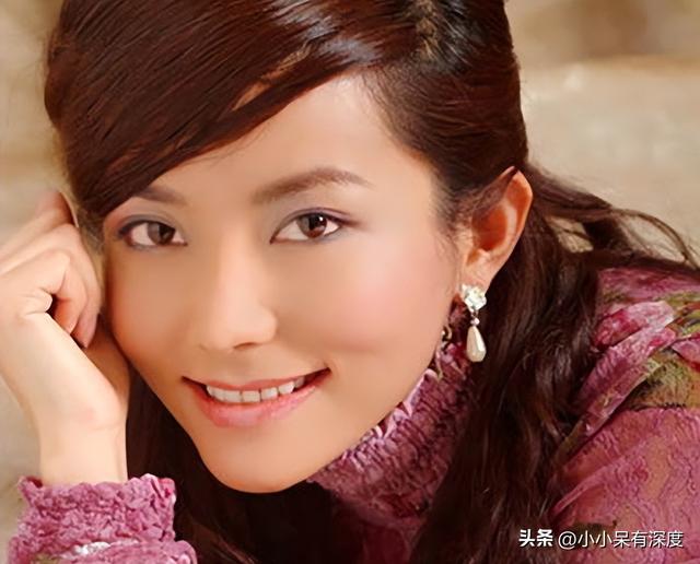 雾柳镇演员表介绍，雾柳镇的大红谁演的（《情深深雨濛濛》中的女三）