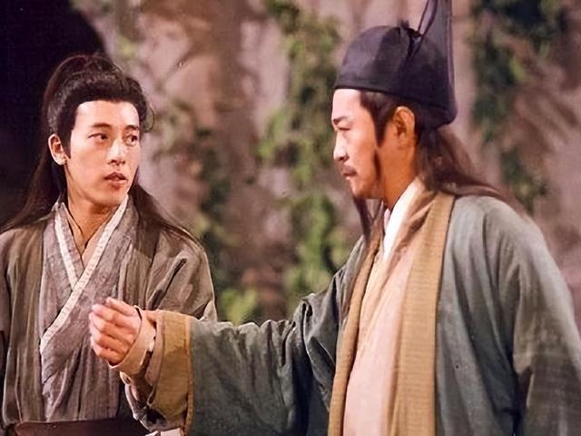 令狐冲练的是什么武功，令狐冲会哪些武功（在《笑傲江湖》中排名第几）