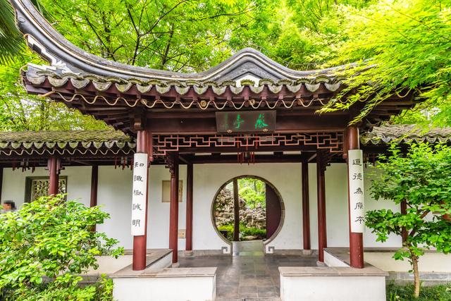 去过了南京的众多景点,最喜欢的还是充满古风韵味的绝美景点,在诗情画