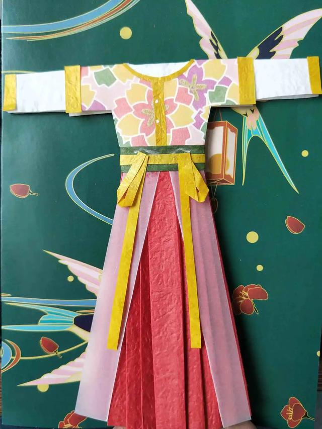 衣服折纸步骤图解，衣服折纸步骤图解简单（用纸折出来的汉服也可以这么好看）