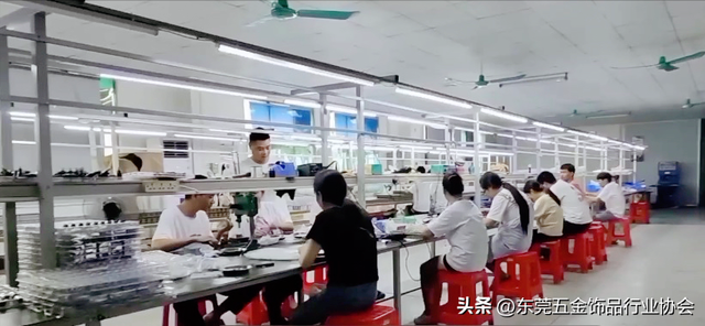 什么是钛钢首饰 该怎么选择钛钢饰物，什么是钛钢首饰（钛钢饰品源头厂家，爱笛斯饰品）