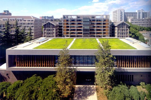 外国语言文学专业，高校热门专业:外国语言文学类专业（两所211高校最受青睐）