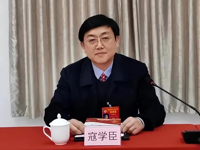 我国著名的书法家有哪些，我国有哪些著名的书法家（十位中国书法家协会会员的书法）