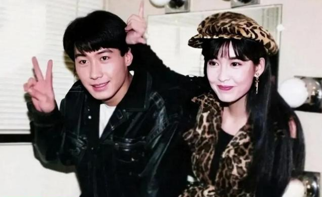 黎明女粉合照，流水的女神。盘点百搭天王黎明和美女们的合照。