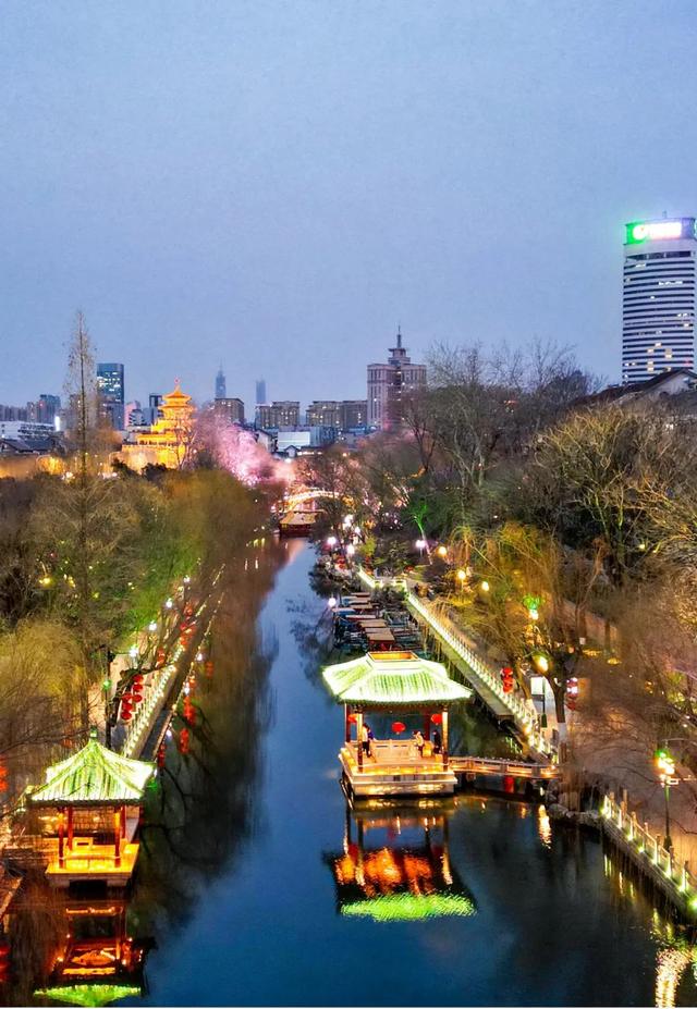 济南旅游攻略必去景点夜景，一定要走进她的夜