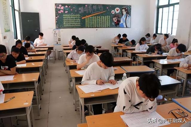 高考考场多少人一个考场，2022年徐州高考参考人数为3.14万人（2022年高考实考人数曝光）