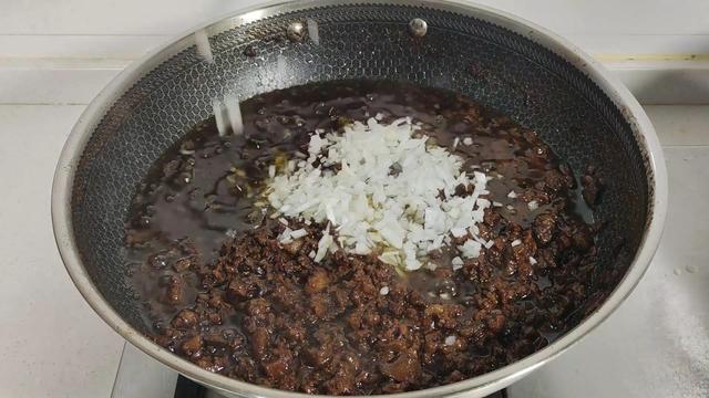 豆酱的做法，鸡蛋黄豆酱的做法（日销700份的炸酱秘方）