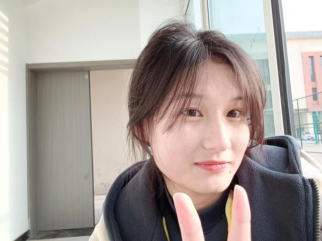 冷白皮怎么养成，黄黑皮真的可以养成冷白皮吗（变白没有这么困难,学会使用美白精华,人人都是“冷白皮”）