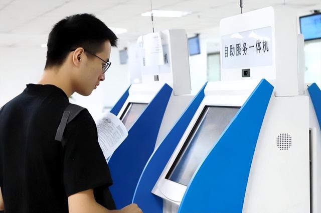 医保卡怎么领取，如何领取医保卡（医保异地报销要先备案吗）