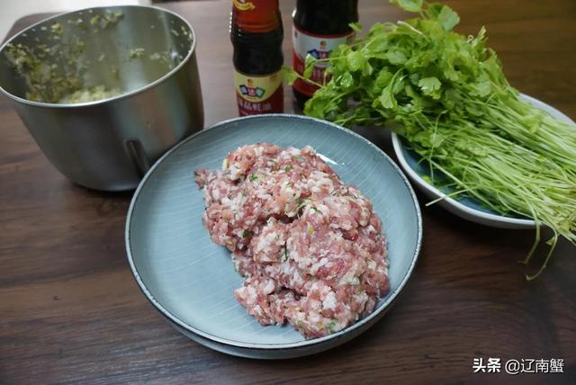 鸡蛋香菜的饺子的做法，香菜鸡蛋馅饺子（煮一锅煎一锅）