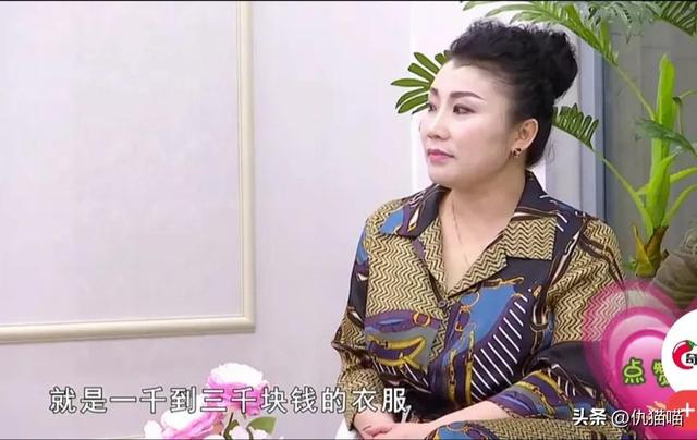 男人会随便抱一个女人吗，男人为什么喜欢和别的女人聊天暧昧（相中44岁未婚女郝某）