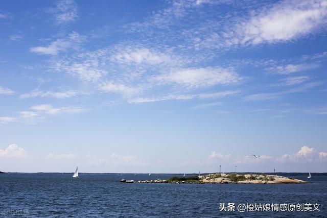 旅行看海的心情短语怎么写(出去看海旅游发朋友圈的配文)