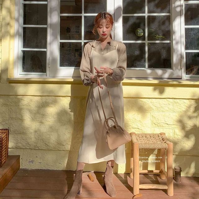 吊带裙适合穿什么内搭的衣服,吊带连衣裙内搭什么(里面搭件衬衣或t恤)