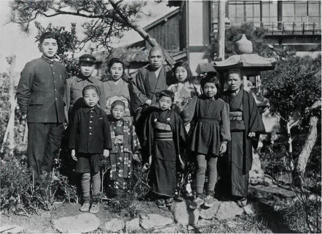 日本服装设计师，五大日本顶级时装设计师（“色彩魔术师”\u0026面料“高级玩家”）