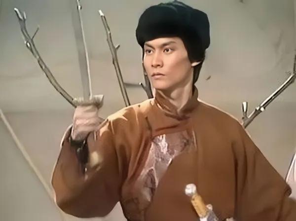 洪七公扮演者83版，83版射雕的龙套都成为了影帝影后
