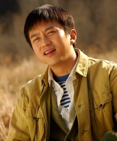 华谊兄弟旗下艺人名单，华谊兄弟旗下艺人名单2022（黄晓明和邓超两位“华谊一哥”）