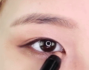 上妆前的步骤有哪些，妆前是什么步骤（新手必看的保姆级化妆教程）