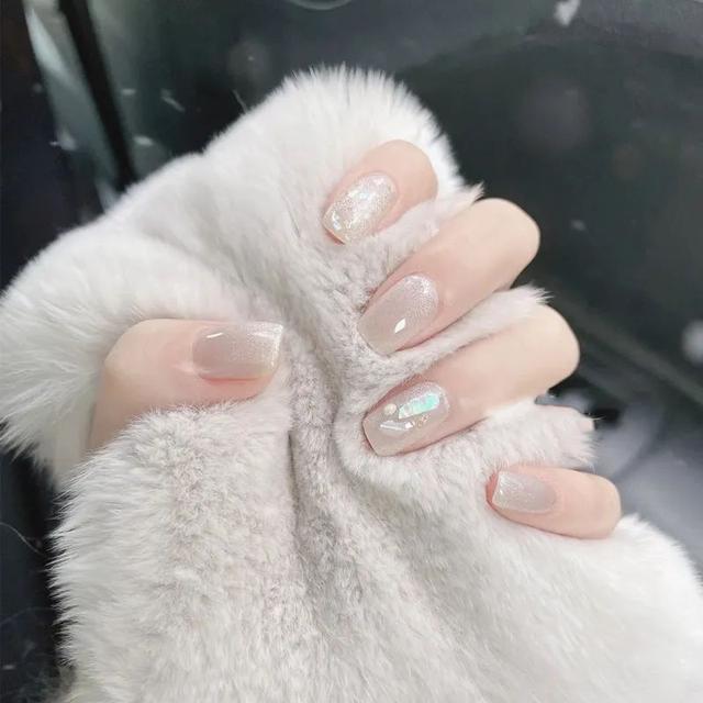 超级显白的基础款美甲，显白显嫩的美甲来一波儿~