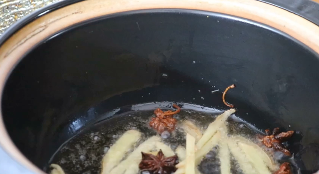 草鱼怎么做最好吃，草鱼怎么做最好吃视频（用料简单味道足）
