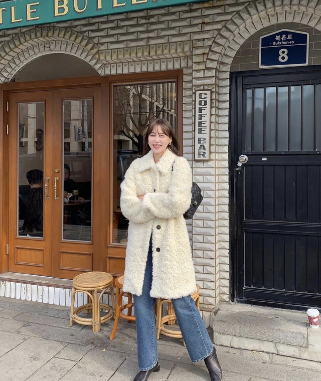 蓝色配什么颜色，蓝色配什么颜色上衣（穿“蓝+白”准没错）