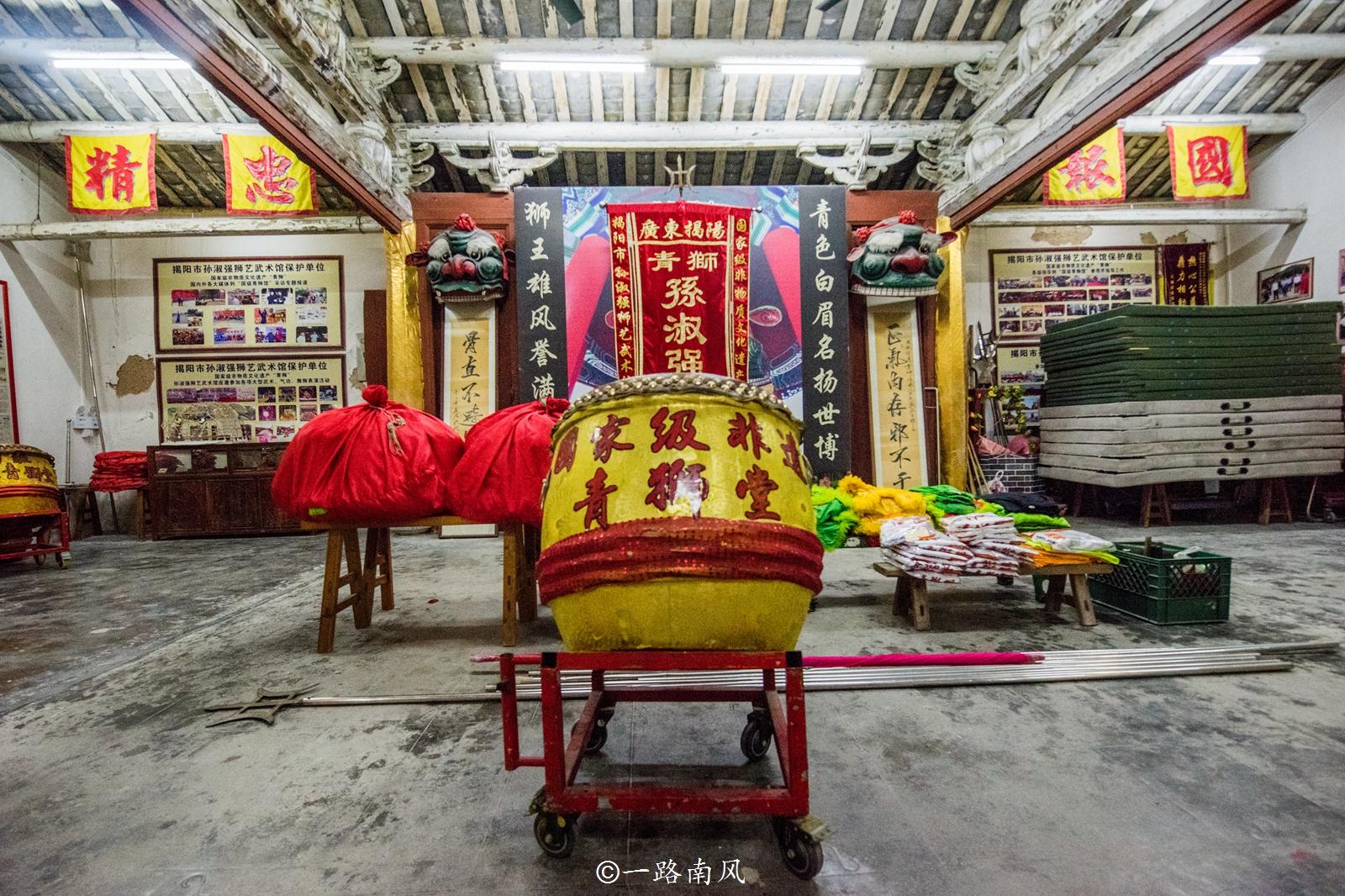 青狮文化旅游景区位于揭阳市榕城区望江北路,首先看到的是南门南滘桥