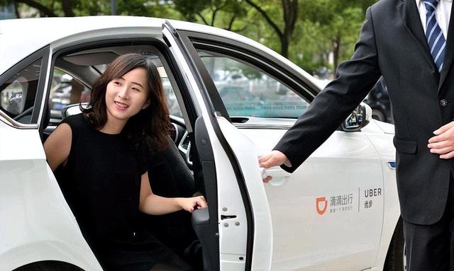滴滴网约车vs出租车哪个更有优势，为何大家宁愿路边等网约车