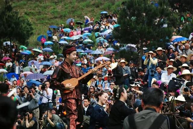 五十六个民族特色介绍，中国的56个民族介绍（五十六支民族，五十六个民俗）