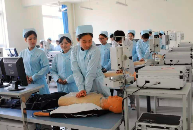 口腔医学就业前景，口腔医学就业前景怎样（大学中“很辛苦”的专业）