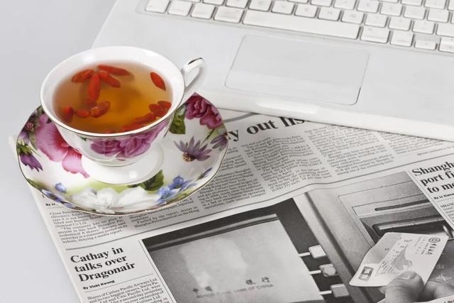 养生茶的功效与作用，吃茶叶对身体有什么好处和坏处（推荐四款超好喝的养生茶）